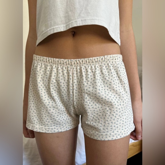 Brandy Melville emery floral sweatshorts - Picture 1 of 3